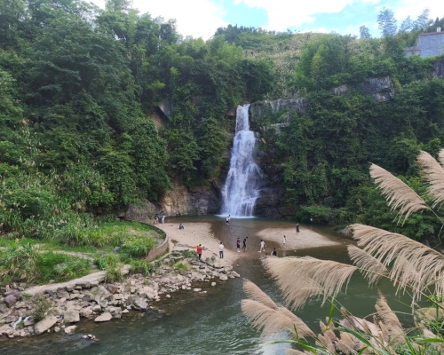 万年桥瀑布景点（舜水蓝山田园小筑）
