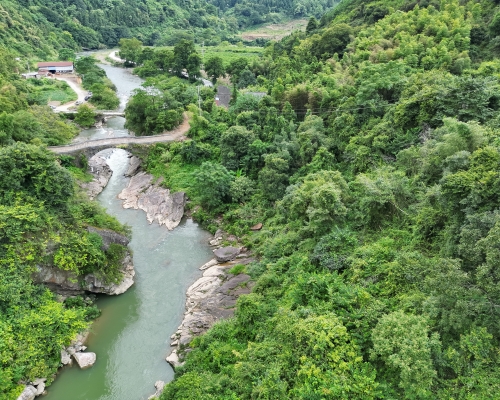 羊车岭大峡谷苍山绝壁（舜水蓝山田园小筑）